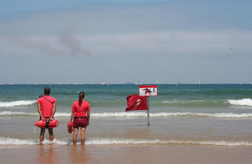 Hombre, mayor de 55 años y que se baña en una playa, perfil predominante entre las personas ahogadas